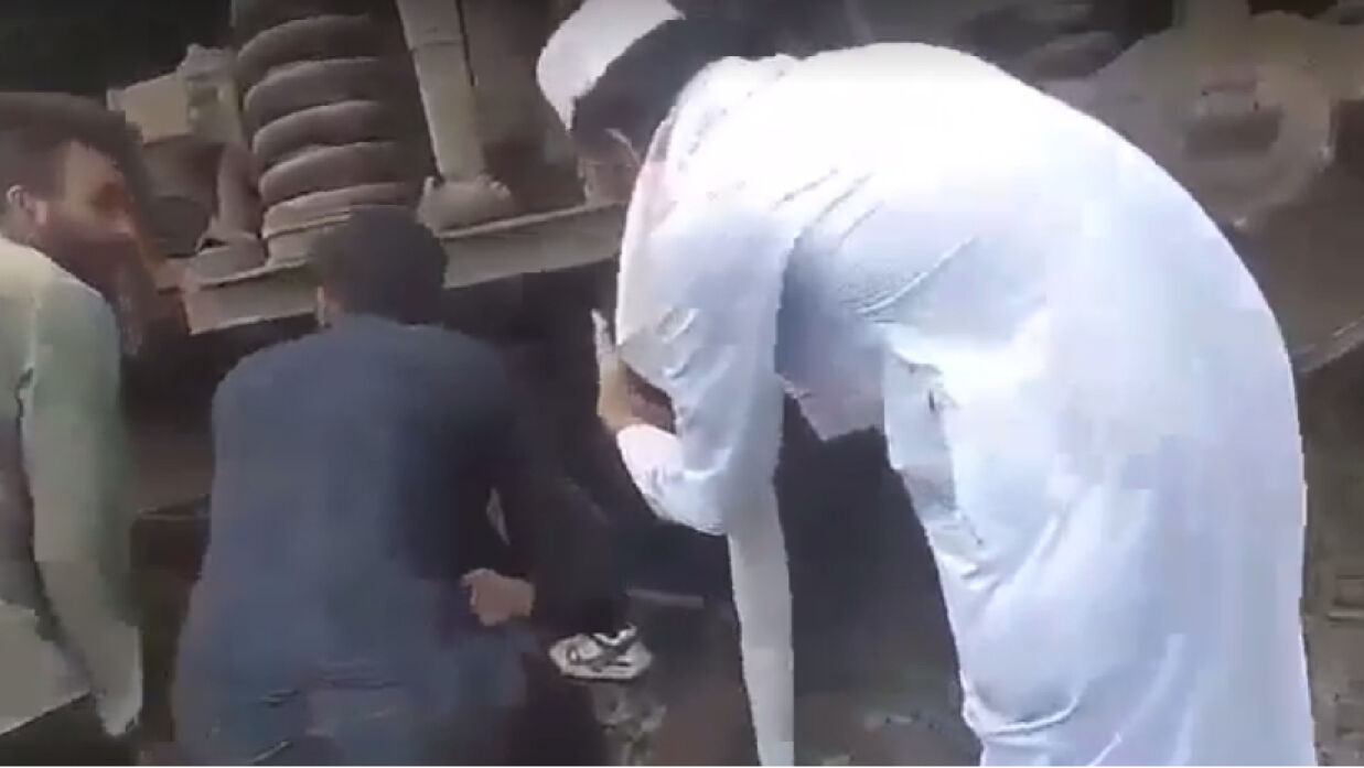 বিজয় এক্সপ্রেস ট্রেন দুর্ঘটনায় চাপাপড়াদের বাঁচার আকুতি