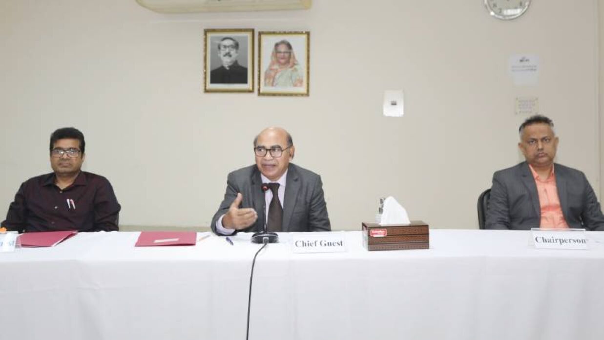 সভায় বক্তব্য রাখছেন ইউজিসি চেয়ারম্যান প্রফেসর ড. মুহাম্মদ আলমগীর