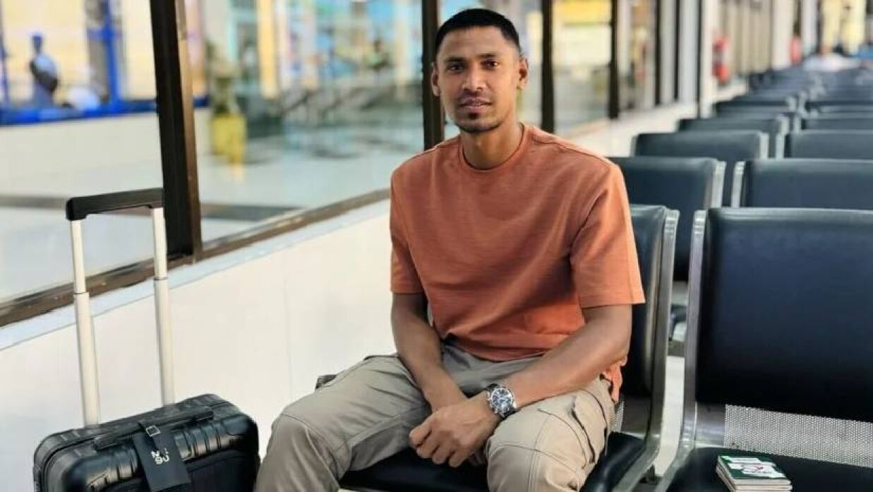 চেন্নাইয়ের জার্সিতে আইপিএল খেলতে দেশ ছাড়লেন মুস্তাফিজ