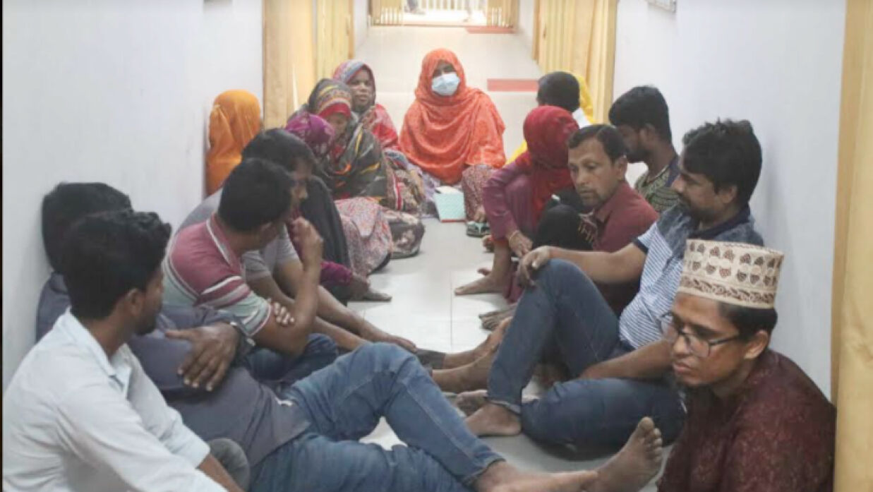 বেতন বৃদ্ধির দাবি ইসলামী বিশ্ববিদ্যালয়ের অস্থায়ী কর্মচারীদের