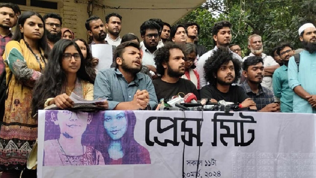 রাজনৈতিক প্রভাবমুক্ত যৌন নিপীড়ন বিরোধী সেলসহ ৫ দাবি জবি শিক্ষার্থীদের