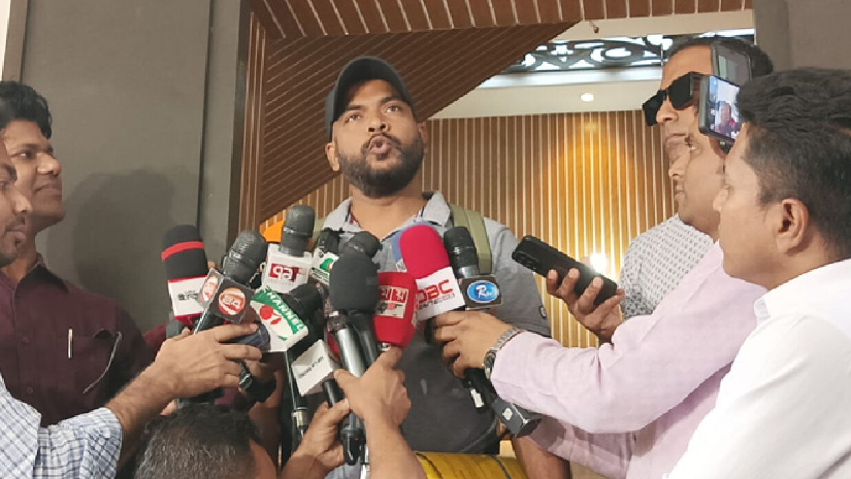 জবি শিক্ষক বলছেন, ছাত্রীর অভিযোগ ‘কাল্পনিক’