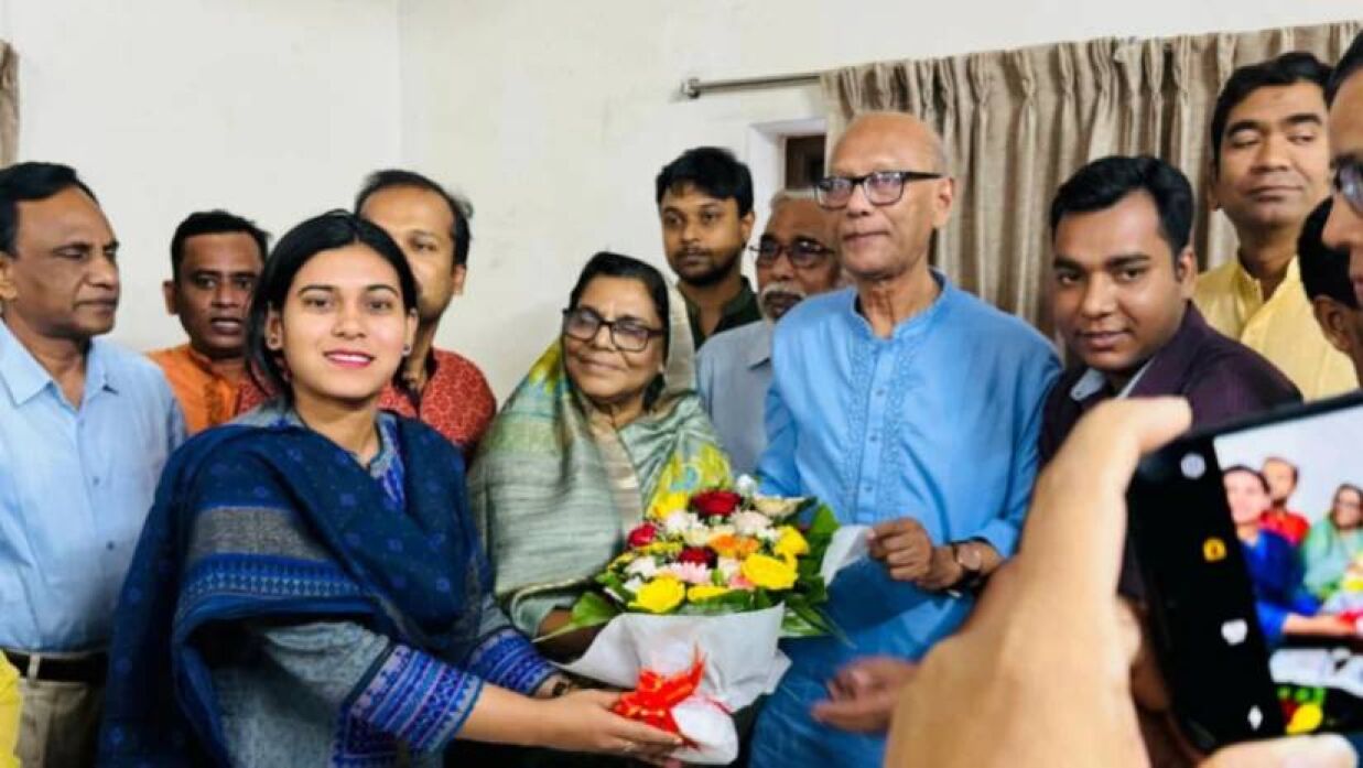 শিক্ষা প্রতিমন্ত্রী হিসেবে নিয়োগ পাওয়ায় বেগম শামসুন নাহারকে শুভেচ্ছা জানান উপ-কমিটির সদস্যরা