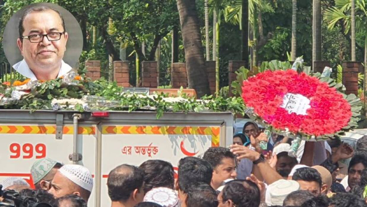 নানান শ্রেণি পেশার মানুষের শ্রদ্ধায় সিক্ত হয়ে ক্যাম্পাস থেকে শেষ বিদায়