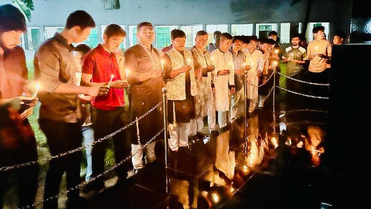 গণহত্যা দিবসে শহীদদের স্মরণে শহীদ সার্জেন্ট জহুরুল হক হল