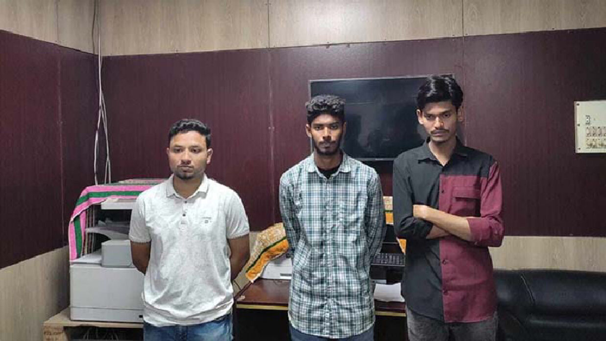 বহিষ্কার হওয়া জাবির তিন শিক্ষার্থী 