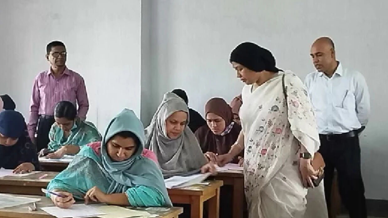 কেন্দ্র পরিদর্শনে প্রাথমিক ও গণশিক্ষা প্রতিমন্ত্রী রুমানা আলী