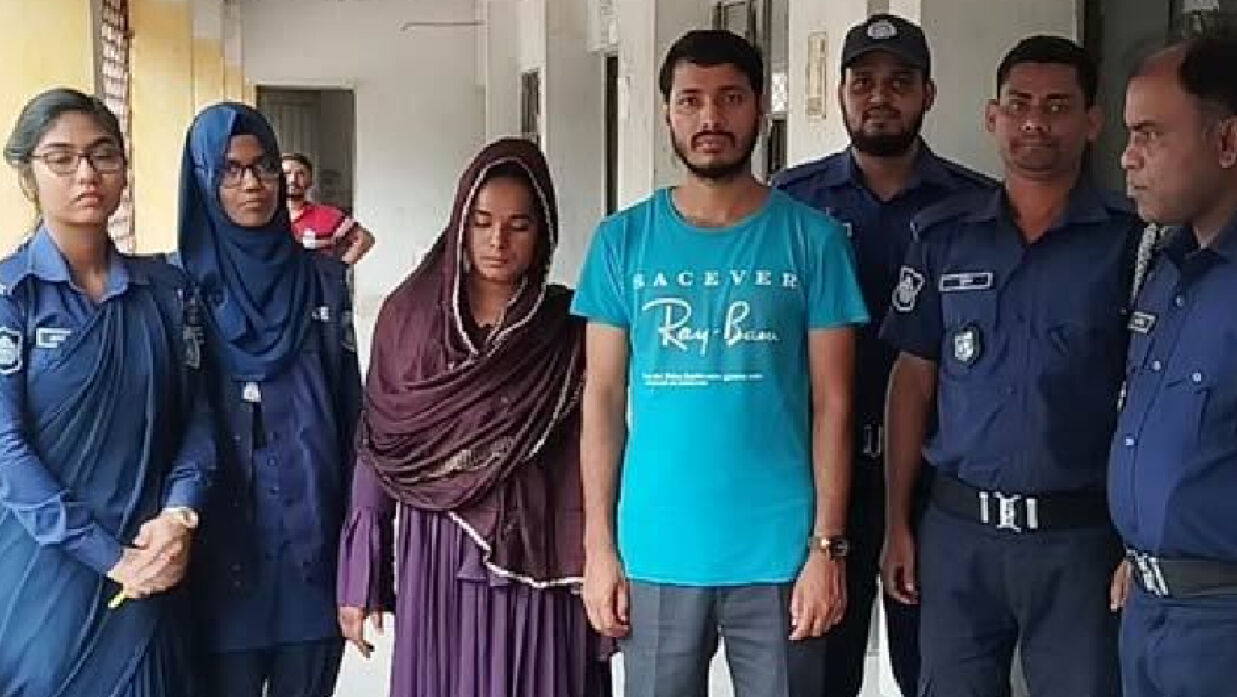 রিনা আক্তার ও তার বড় ভাই আব্দুল জলিল।