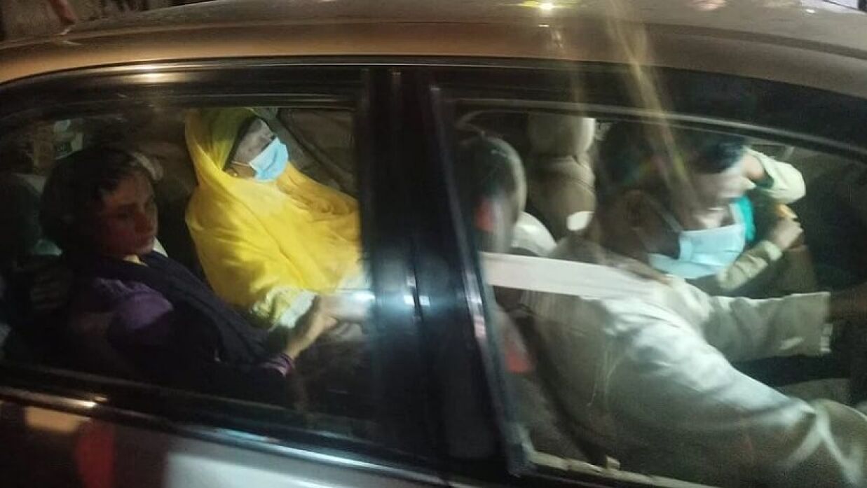 গভীর রাতে হাসপাতালে নেওয়া হলো খালেদা জিয়াকে