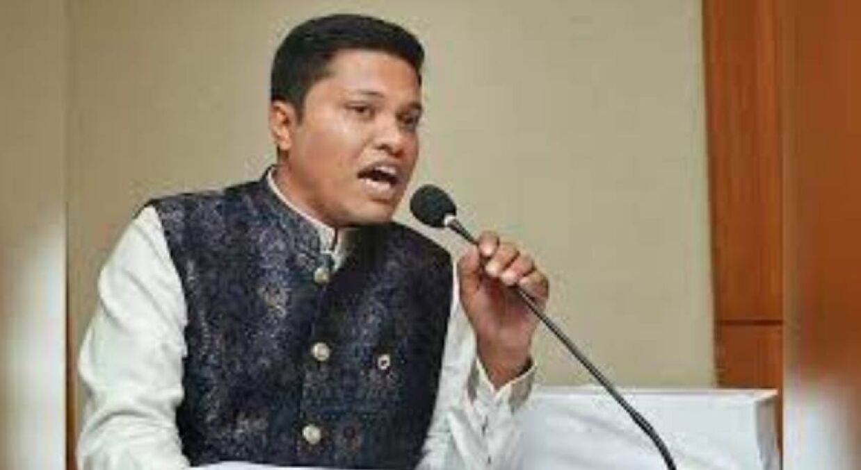 সংবিধানবিরোধী’ সিদ্ধান্তের বিরুদ্ধে সরব বুয়েট শিক্ষার্থীরা