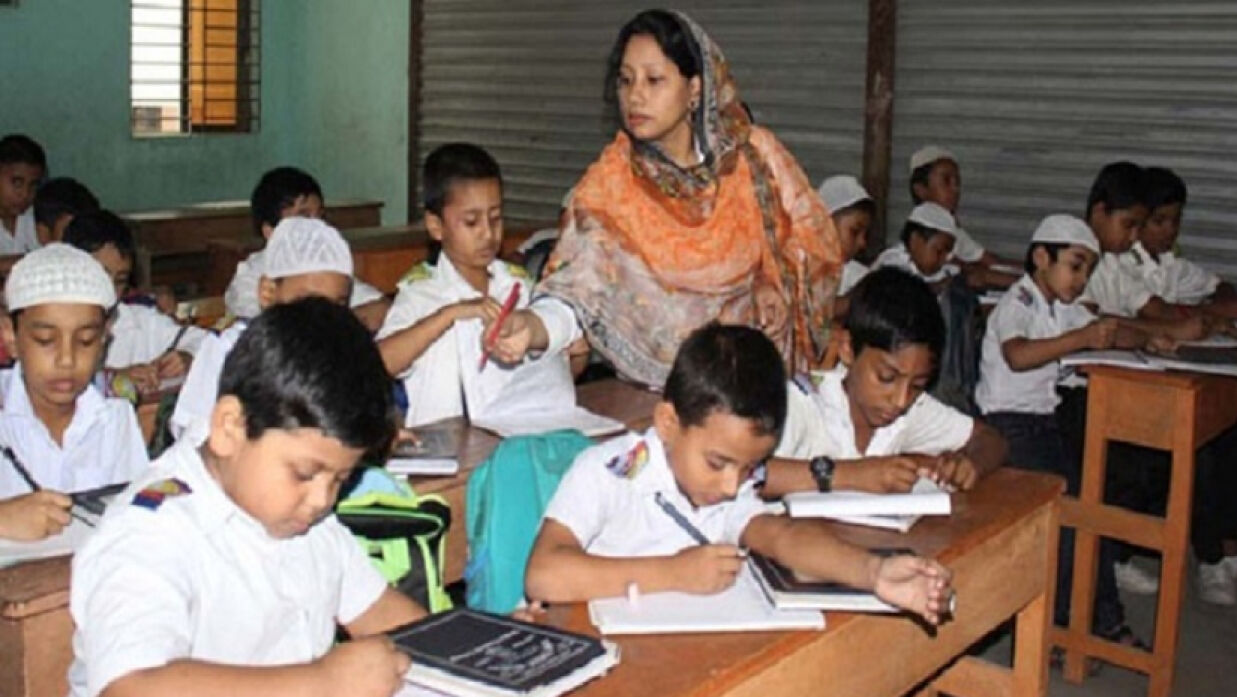 শ্রেণিকক্ষে শিক্ষক