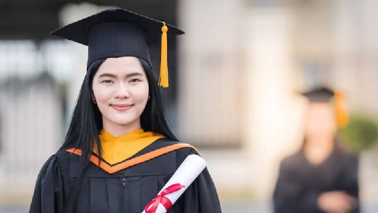 স্নাতকোত্তর করুন যুক্তরাজ্যের ইউনিভার্সিটিতে