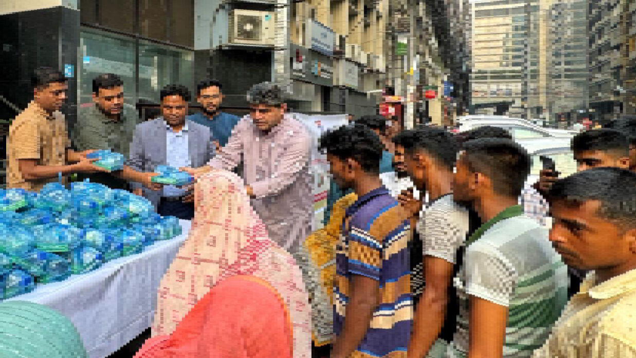 ইফতার বিতরণ 