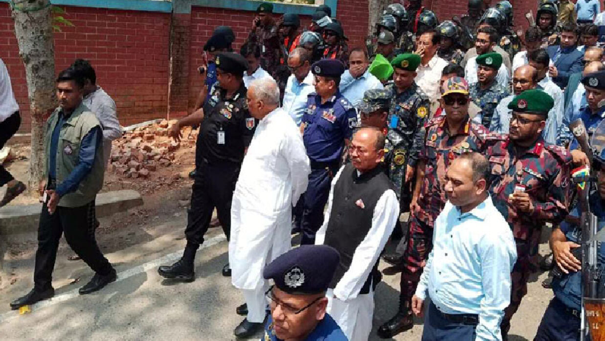 সন্ত্রাসীদের বিরুদ্ধে সাঁড়াশি অভিযানের ঘোষণা স্বরাষ্ট্রমন্ত্রীর