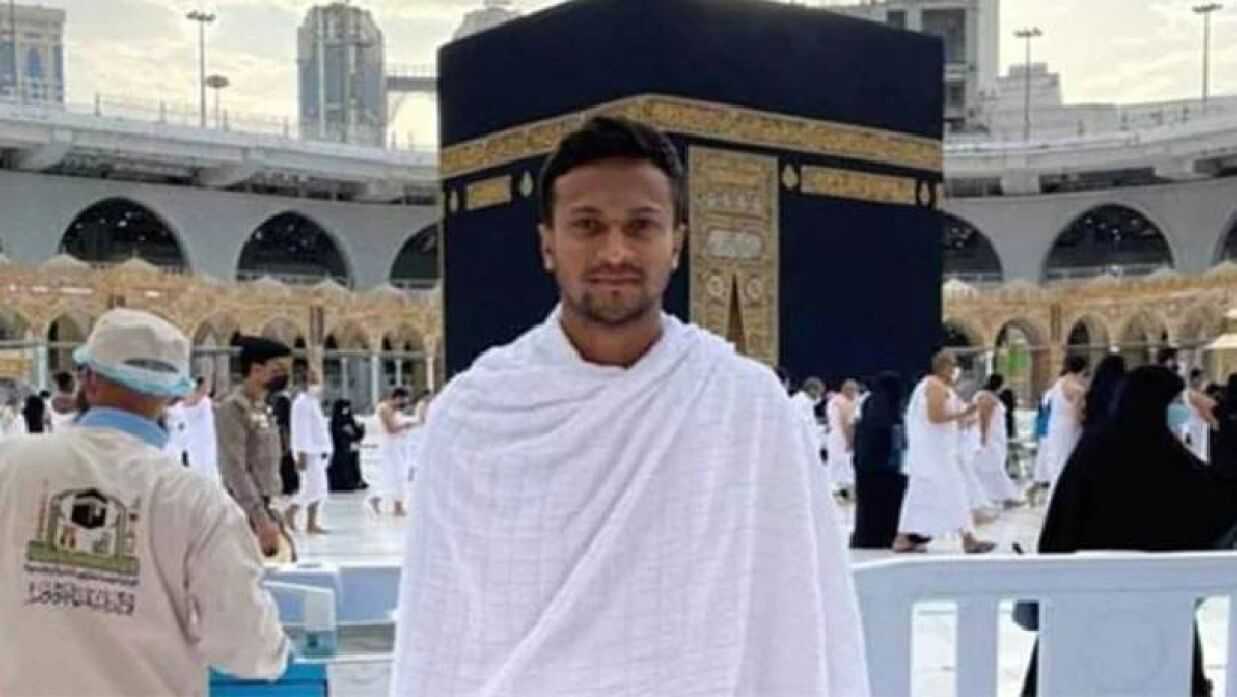 ওমরাহ পালনে সৌদিতে সাকিব আল হাসান