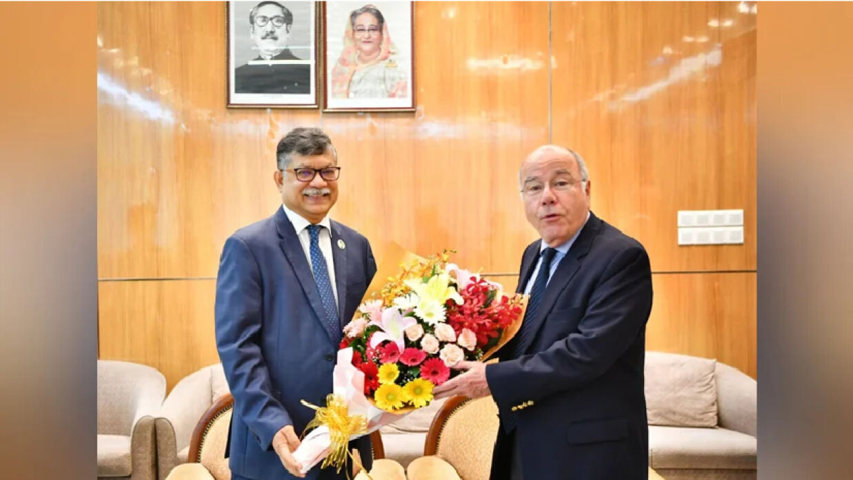 ব্রাজিলের পররাষ্ট্রমন্ত্রী ফুলের শুভেচ্ছা জানান পররাষ্ট্র সচিব মাসুদ বিন মোমেন।