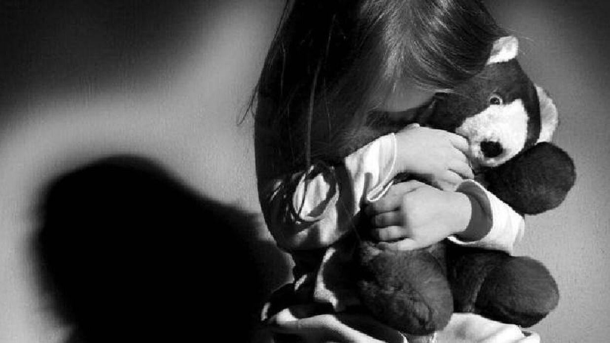 দেখতে কালো হওয়ায় শিশুকন্যাকে বিষ খাইয়ে মারলেন বাবা