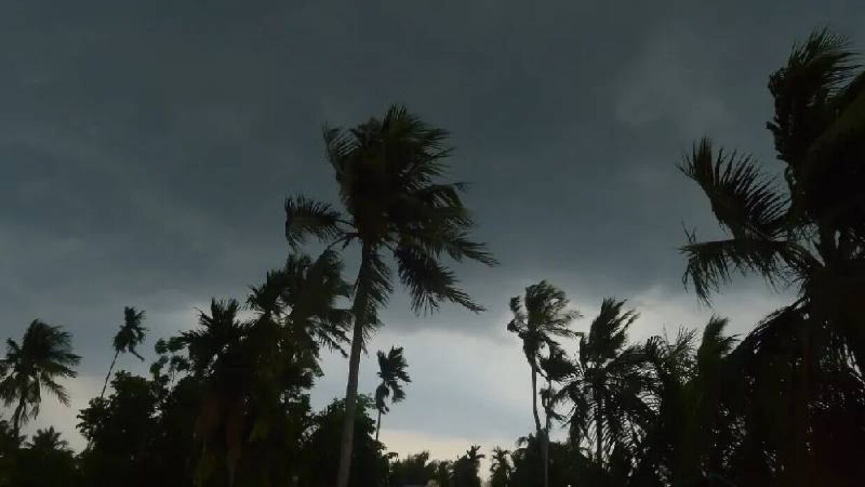 দুপুরের মধ্যে ঢাকাসহ ১৮ অঞ্চলে ৬০ কিমি বেগে ঝড়ের পূর্বাভাস