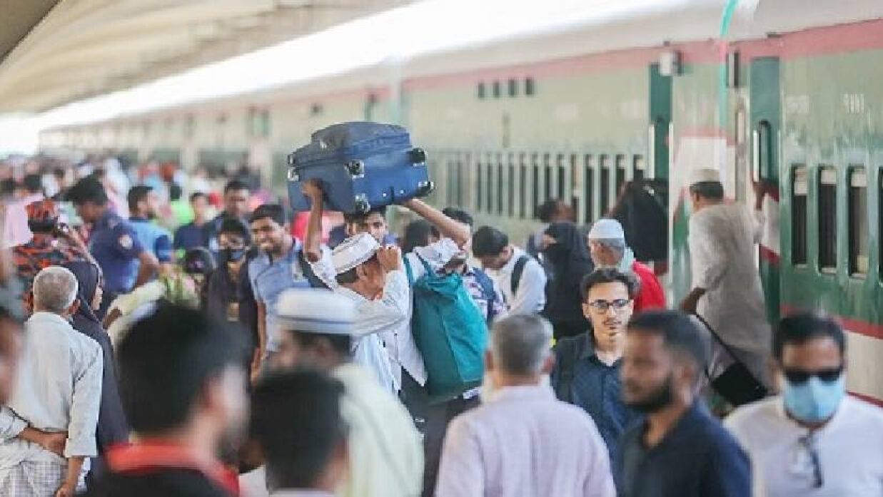 চাঁদ দেখা না গেলে ট্রেনের টিকিট উন্মুক্ত থাকবে আগামীকাল