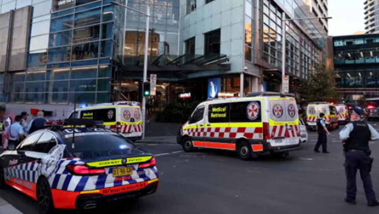সিডনিতে শপিং মলে হামলা