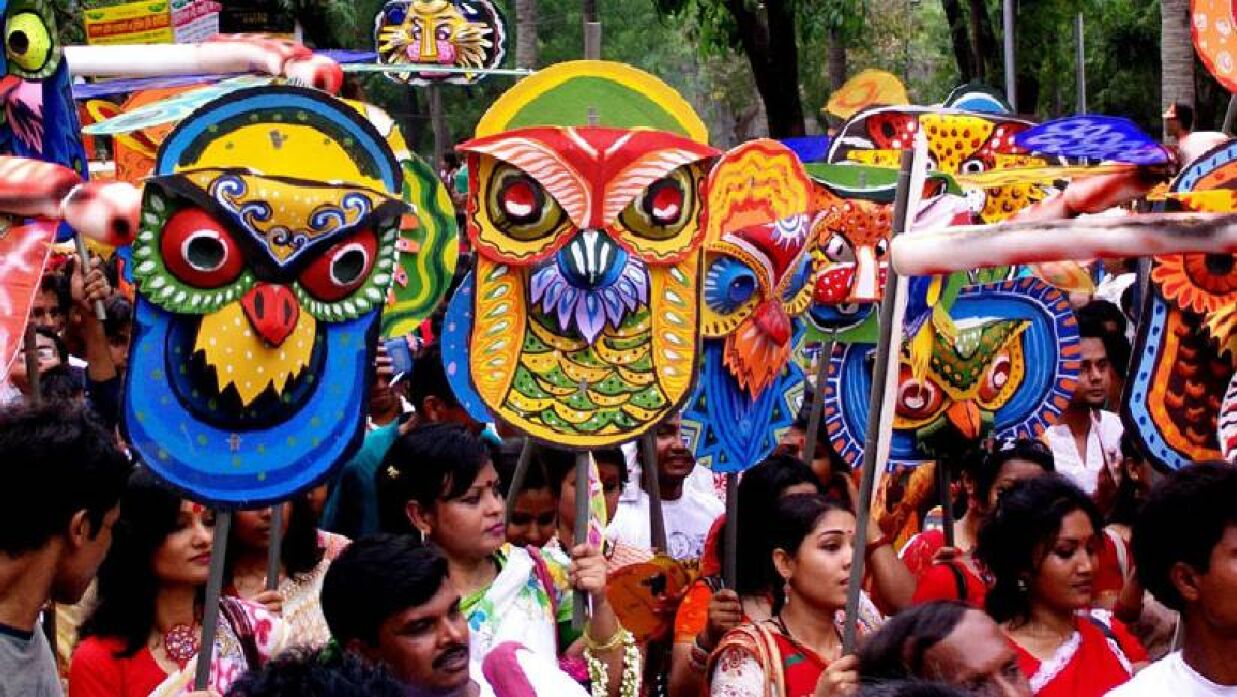 আবশ্যিকভাবে জাতীয় সংগীত ও ‘এসো হে বৈশাখ’ গানটি পরিবেশনের মাধ্যমে অনুষ্ঠান শুরু করতে হবে