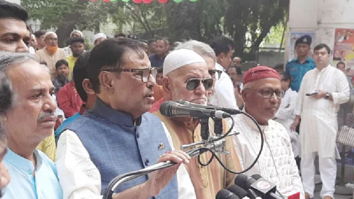 সভায় বক্তব্য রাখছেন আওয়ামী লীগ সাধারণ সম্পাদক এবং সড়ক পরিবহন ও সেতুমন্ত্রী ওবায়দুল কাদের 