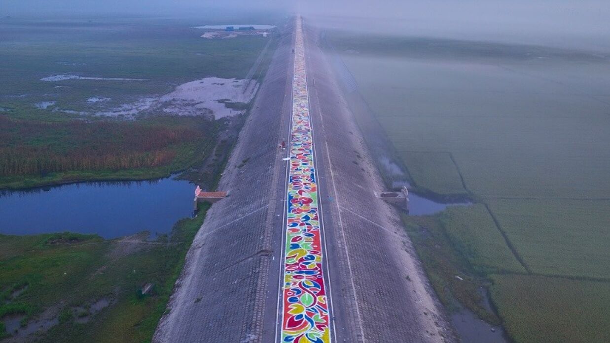 দীর্ঘতম আলপনার বিশ্বরেকর্ড গড়ার দ্বারপ্রান্তে বাংলাদেশ