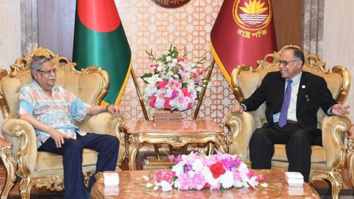 চবি উপাচার্য অধ্যাপক ড. মো. আবু তাহেরে সঙ্গে বঙ্গভবনে রাষ্ট্রপতির সাক্ষাৎ