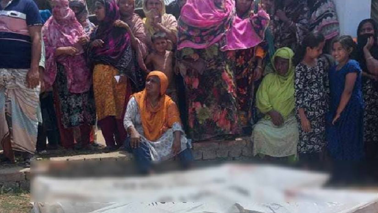 দুই মোটরসাইকেলের সংঘর্ষে প্রাণ গেল স্বামী-স্ত্রীর