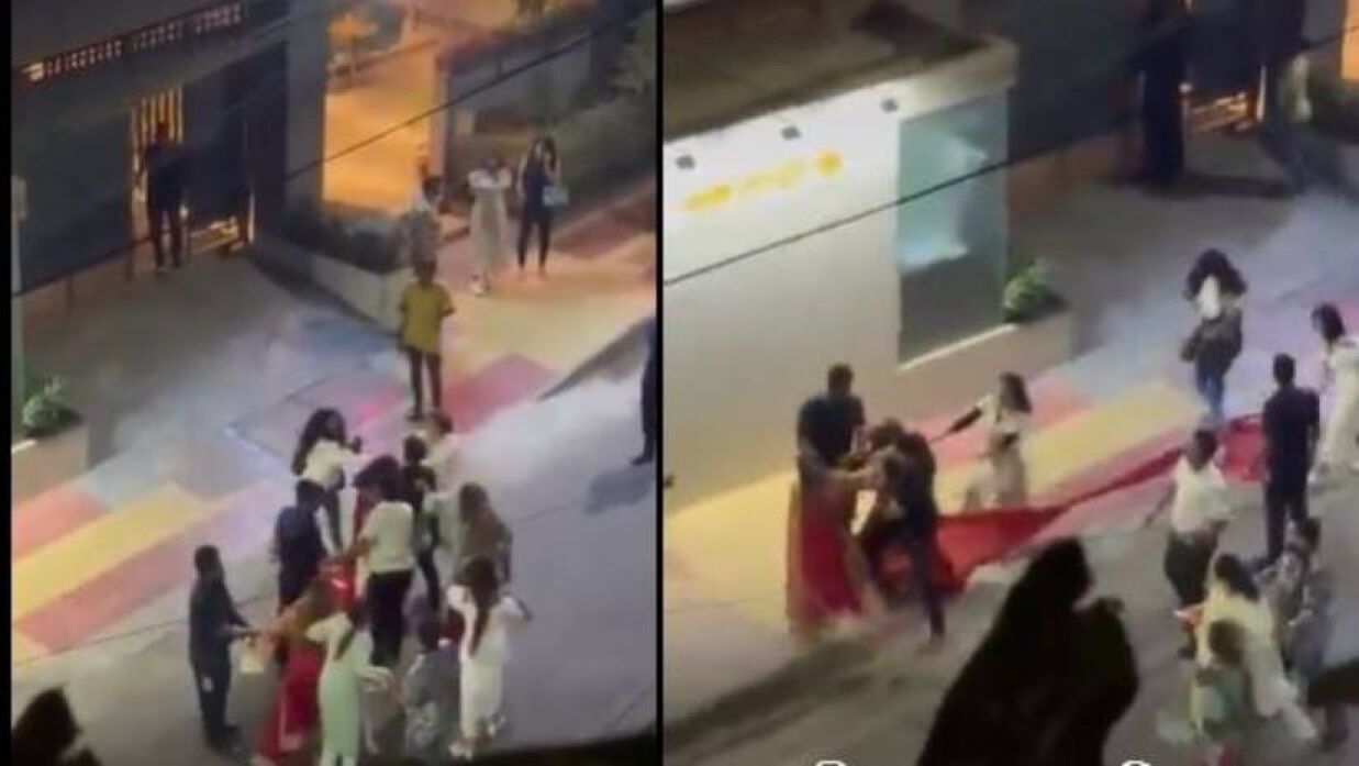 বারের সামনে কয়েকজন নারীর মধ্যে হাতাহাতির ভিডিও