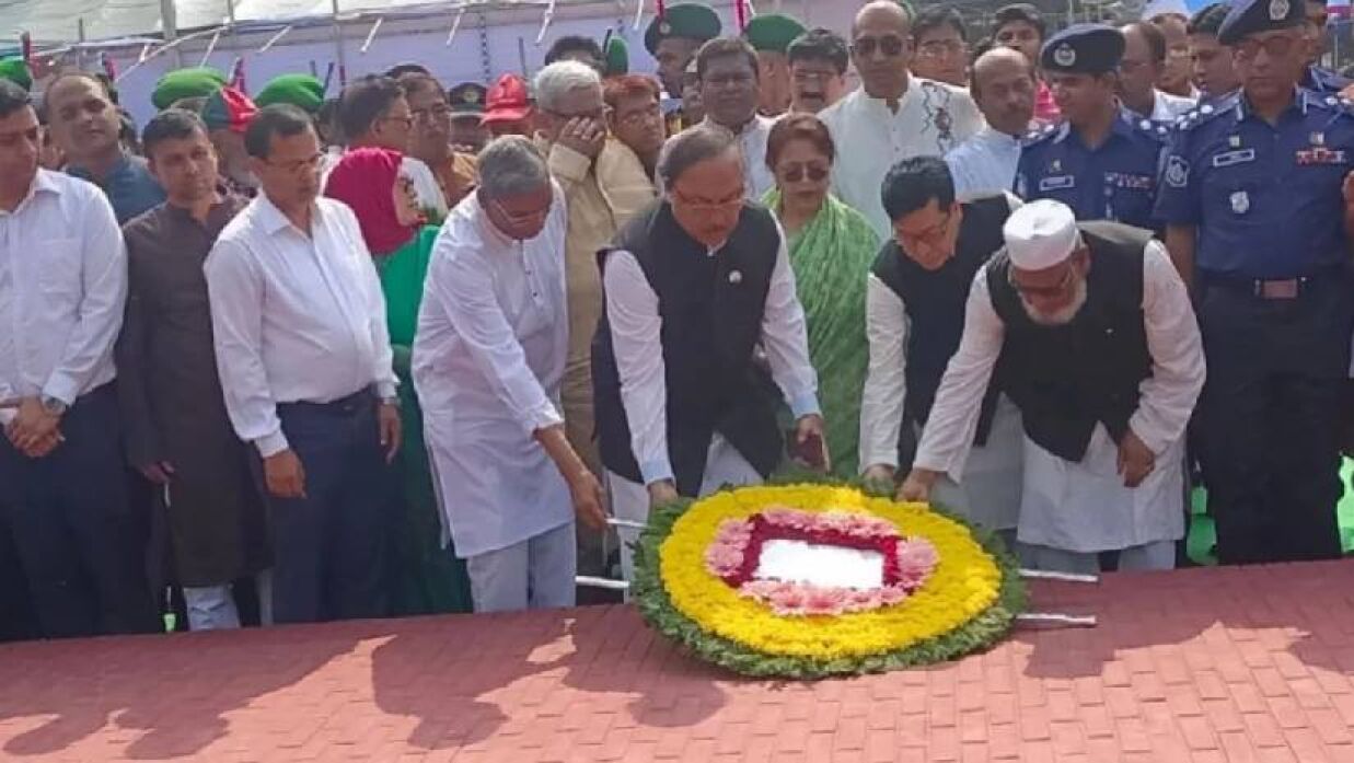 পুষ্পস্তবক অর্পণ