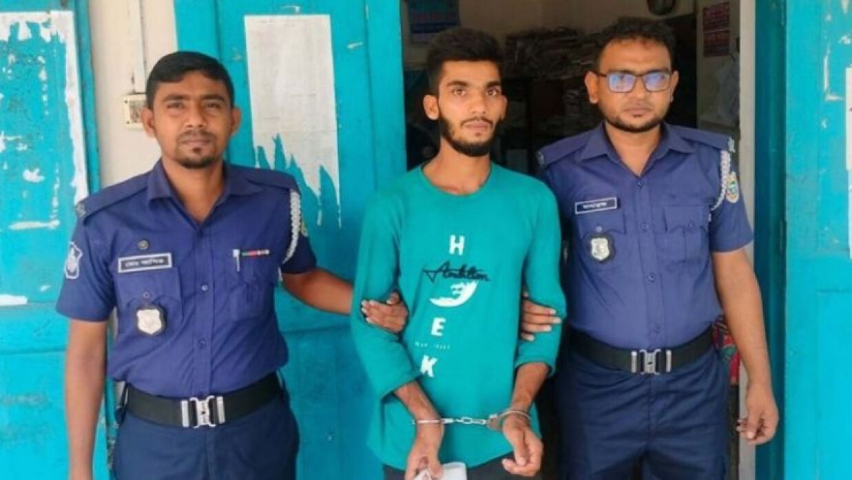 পুলিশের হাতে আটক ধর্ষণ মামলার আসামি