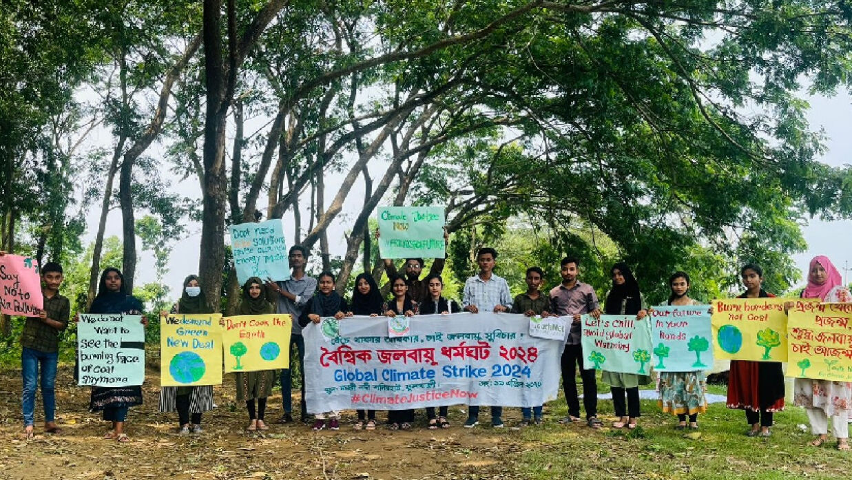 ইয়ুথনেট ফর ক্লাইমেট জাস্টিসের সদস্যরা