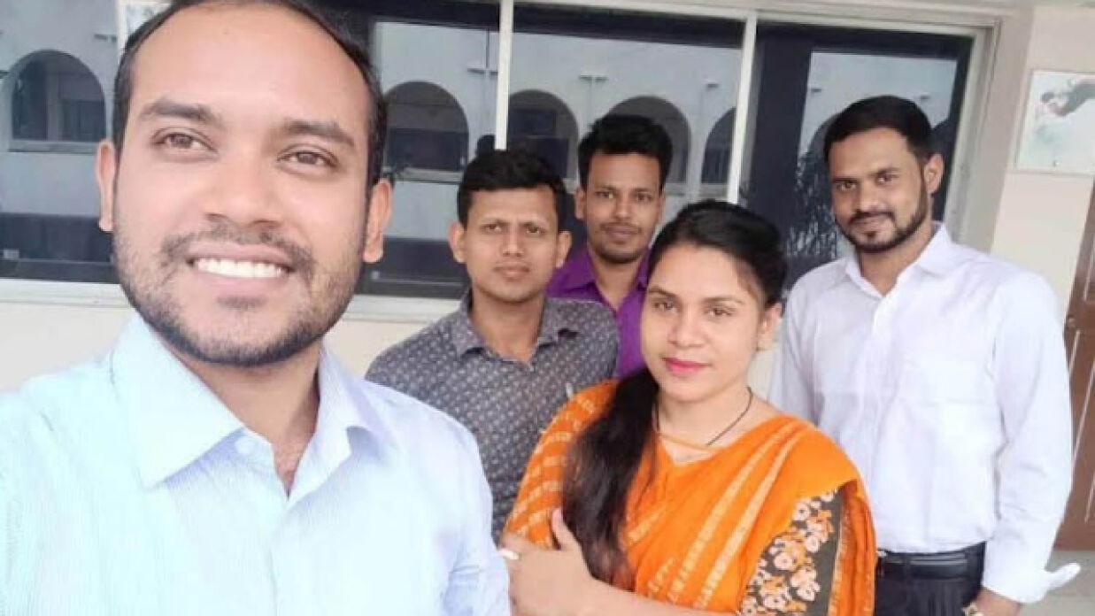 ৫শ টাকায় জেলা প্রশাসনে চাকরি পেলেন ৬ ইউপি সচিব