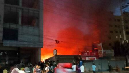 সাভারে ভাঙারির গোডাউনে আগুন, নিয়ন্ত্রণে ফায়ার সার্ভিসের ৪ ইউনিট