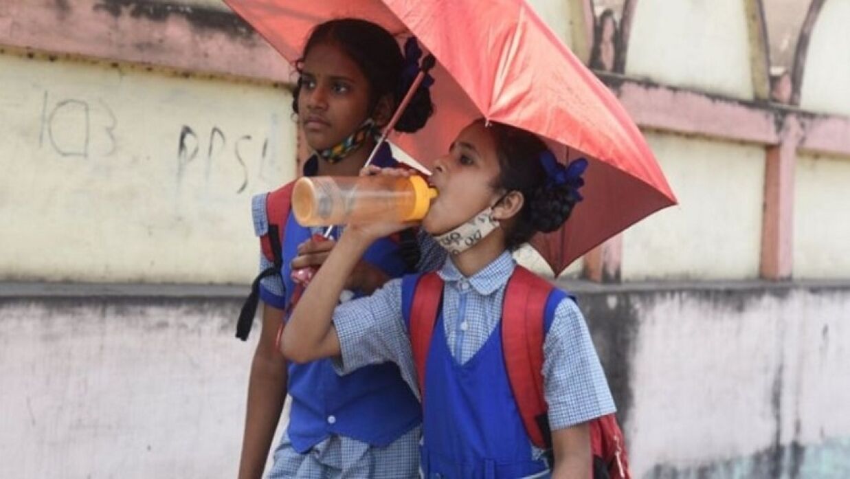 তীব্র গরমেও ছুটি দেওয়া হচ্ছে না ঝাড়খন্ডের স্কুল