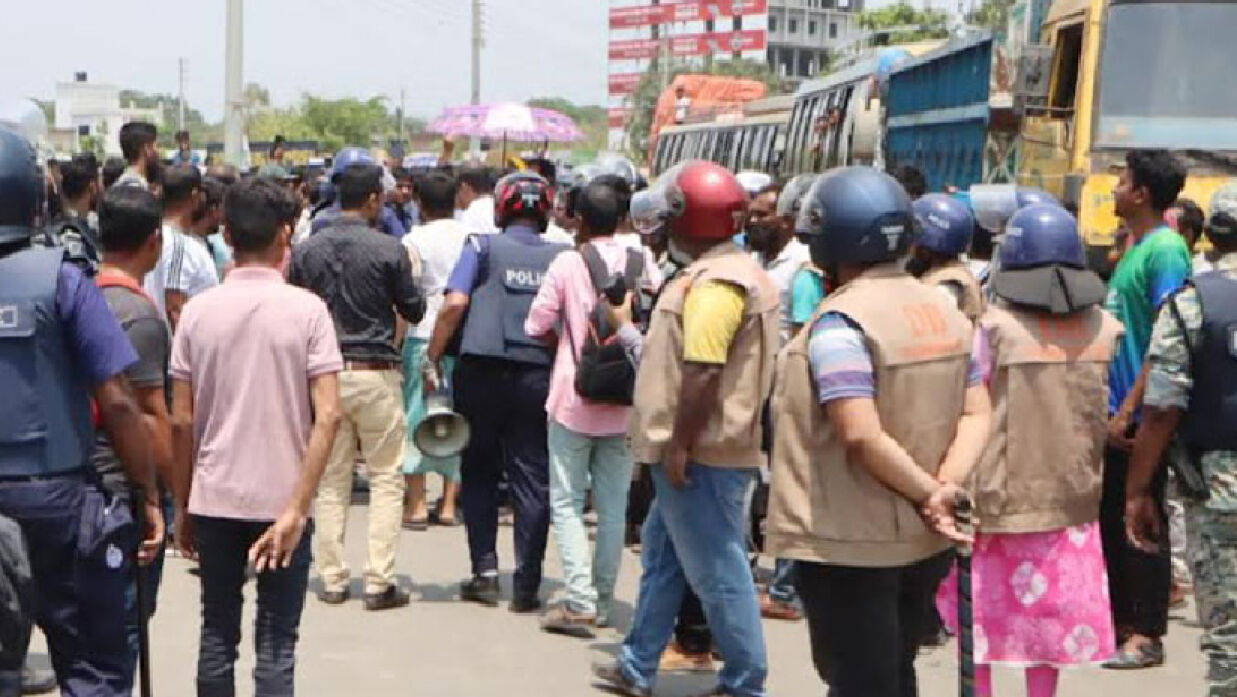 ফরিদপুরে পুলিশ জনতা সংঘর্ষে আহত অর্ধশত