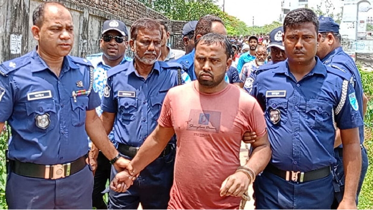 আসামি মিজানকে গ্রেপ্তারে দৃশ্য