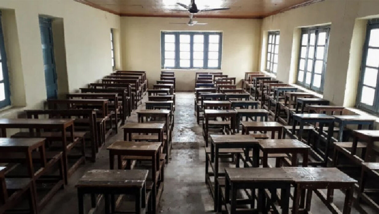 ফাঁকা ক্লাসরুম 