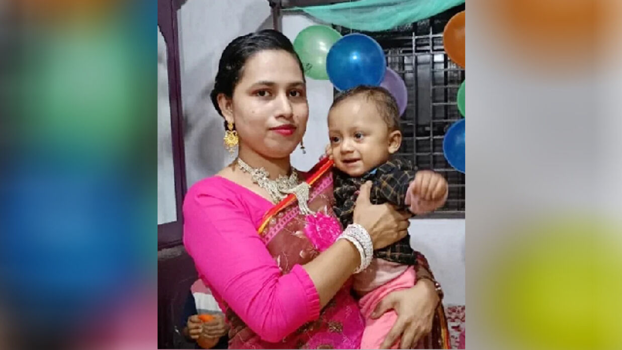 ট্রেনের নিচে ঝাপ দিলেন মা, কোলে শিশু সন্তান