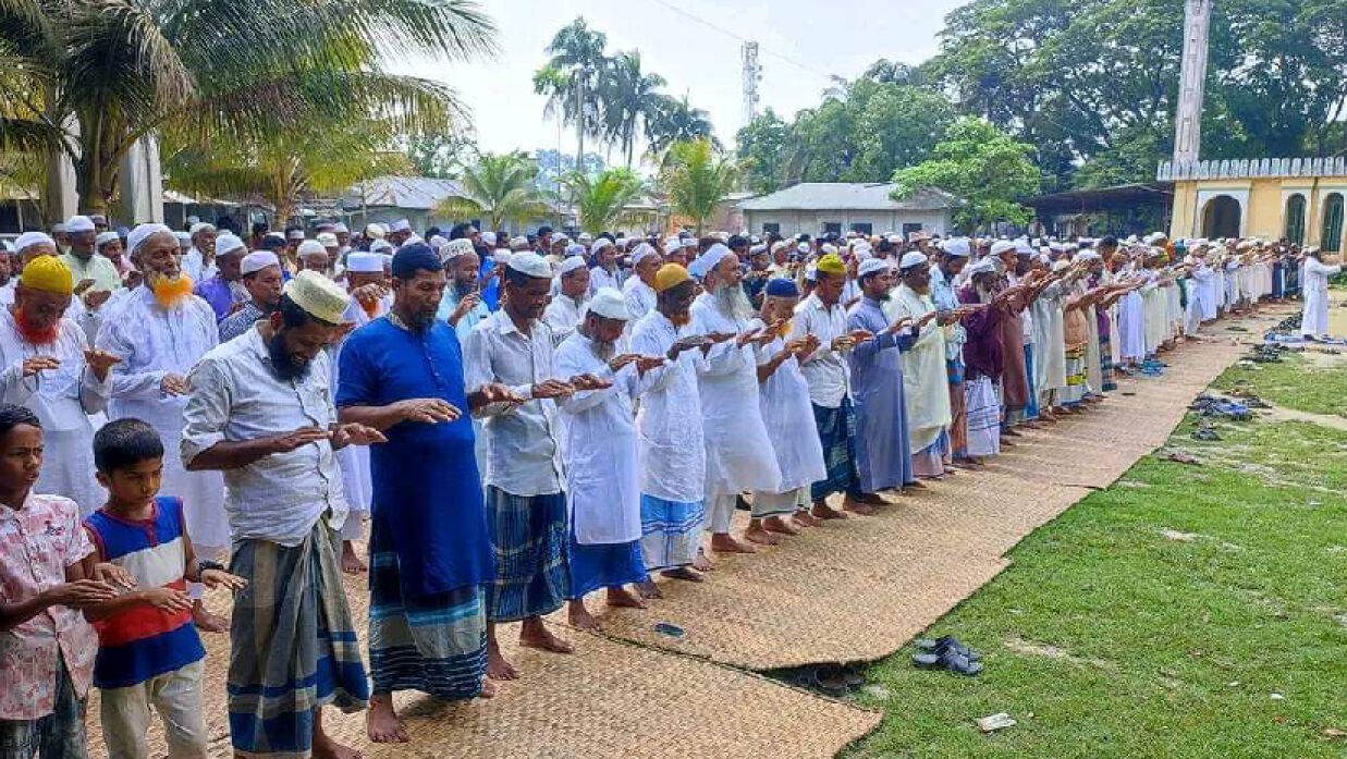 ভোলায় বৃষ্টির জন্য ইস্তিস্কার নামাজ অনুষ্ঠিত
