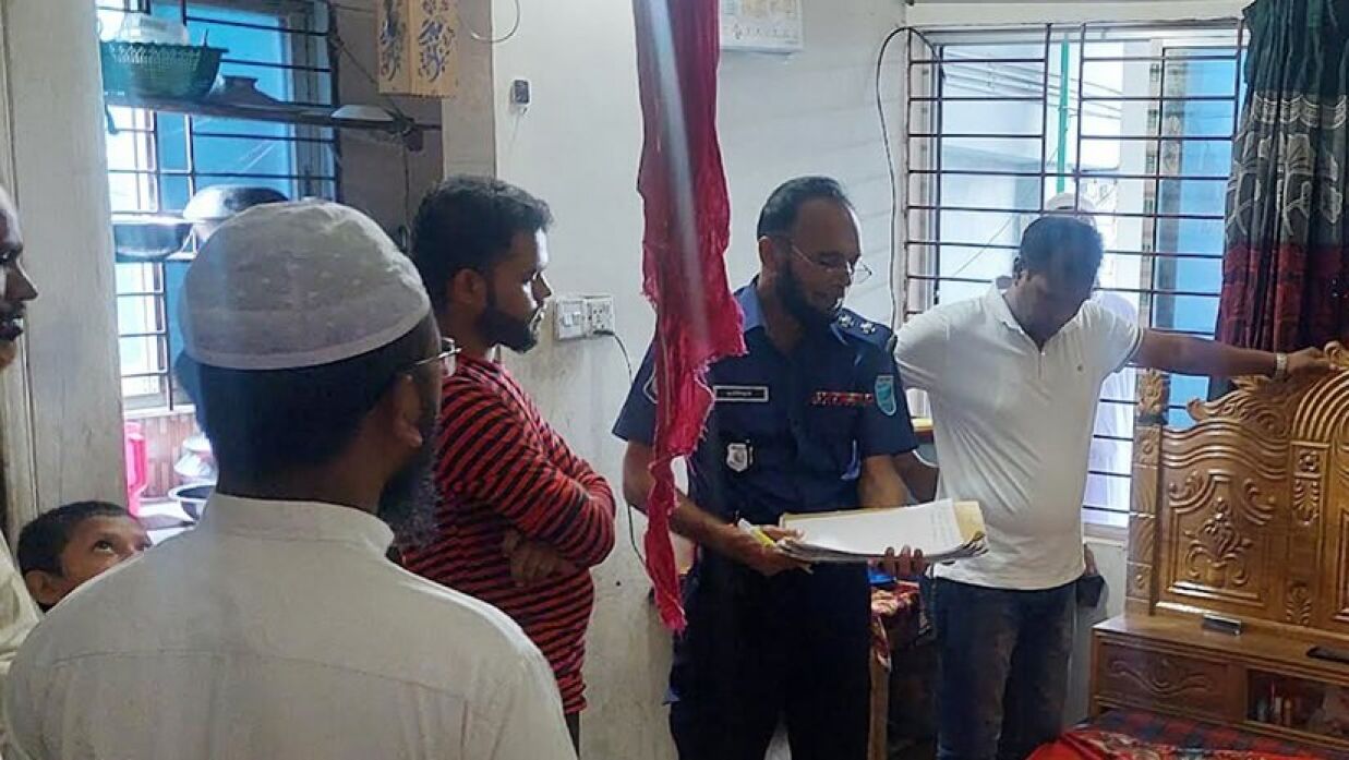 ‘আমার জান ফাঁসিতে ঝুলেছে, আমি থাকতে পারলাম না’