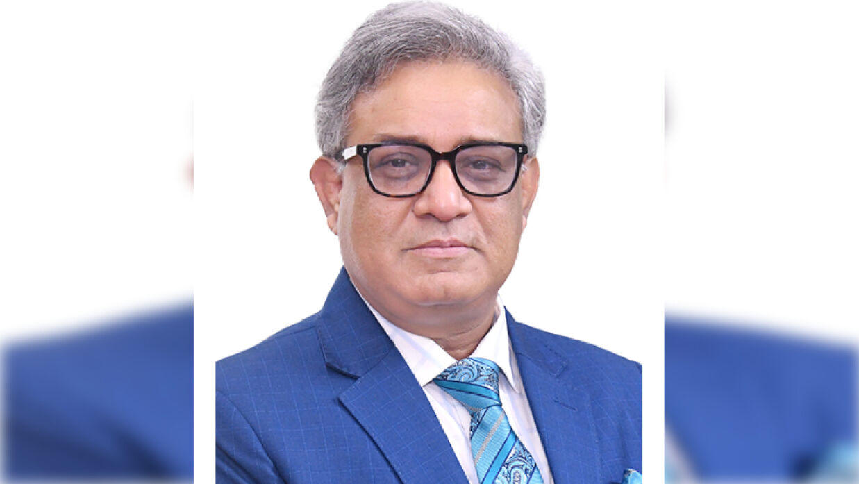 ১১ দিনের জাপান সফর শেষে দেশে ফিরেছেন ঢাবি উপাচার্য