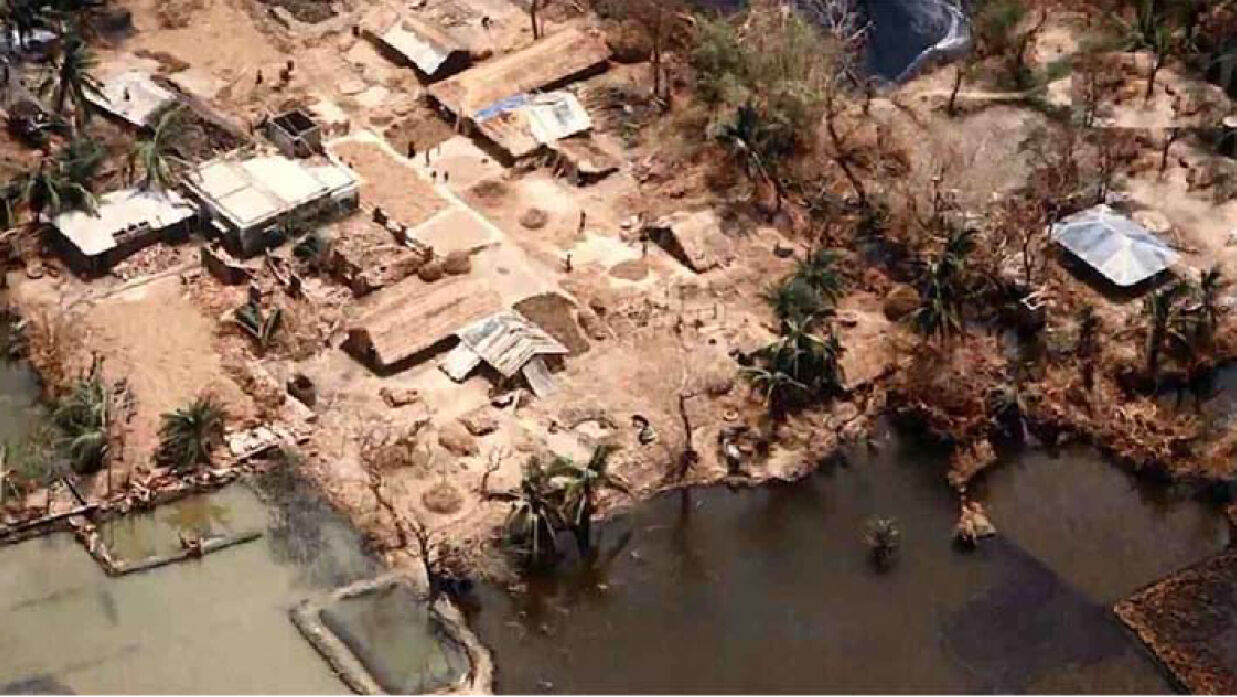 যে ঘূর্ণিঝড় বাধ্যতামূলক অবসরের কারণ হয়ে দাঁড়িয়েছিলো দুই বাহিনীর প্রধানের জন্য