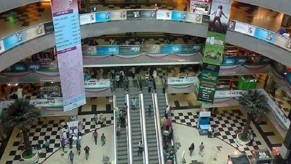 রাত ৮টার পর শপিংমল ও বাণিজ্যিক প্রতিষ্ঠান বন্ধের নির্দেশনা