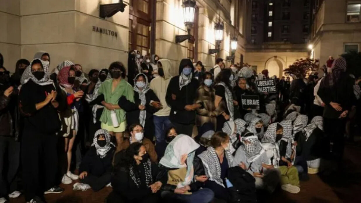 কলম্বিয়া বিশ্ববিদ্যালয়ের ভবন দখলে নিলো ইসরায়েলবিরোধী শিক্ষার্থীরা