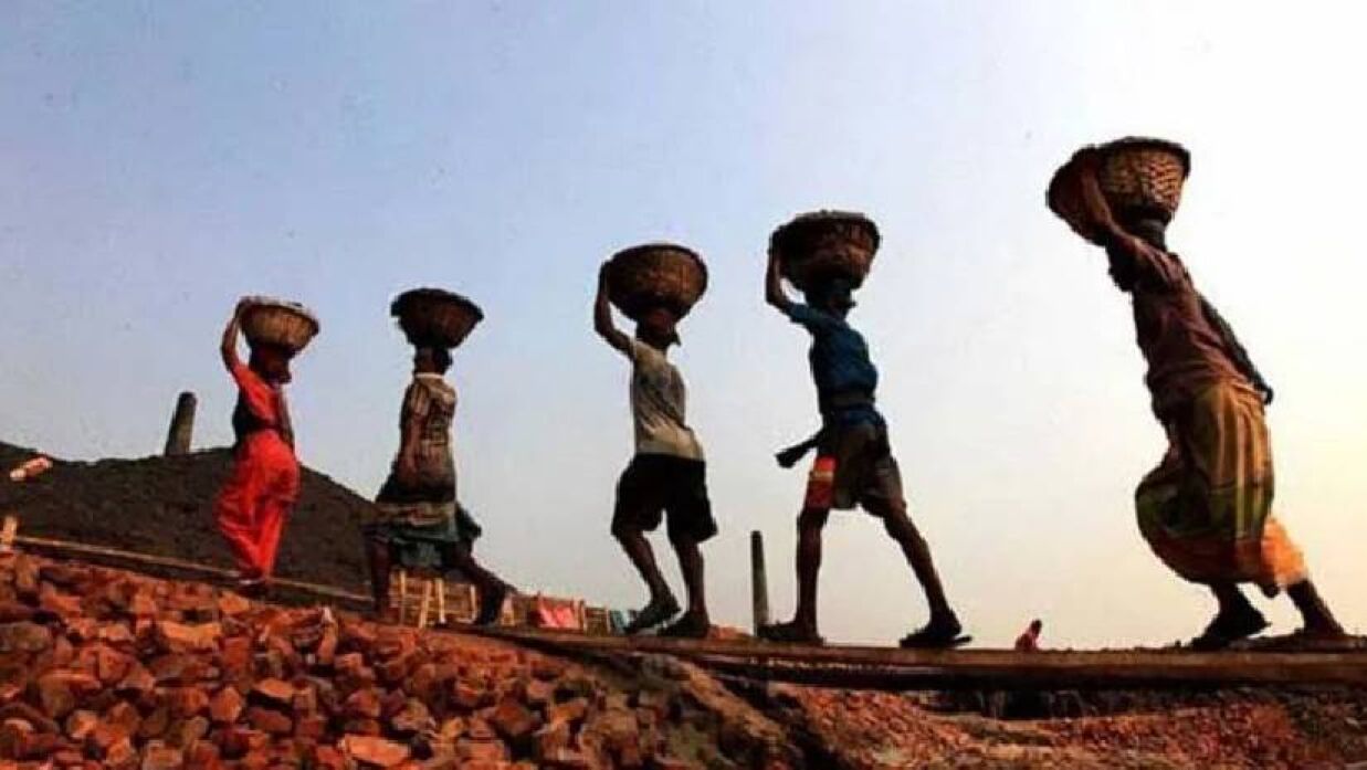 দিবসটির এবারের নির্ধারিত প্রতিপাদ্য ‘শ্রমিক মালিক গড়বো দেশ, স্মার্ট হবে বাংলাদেশ’