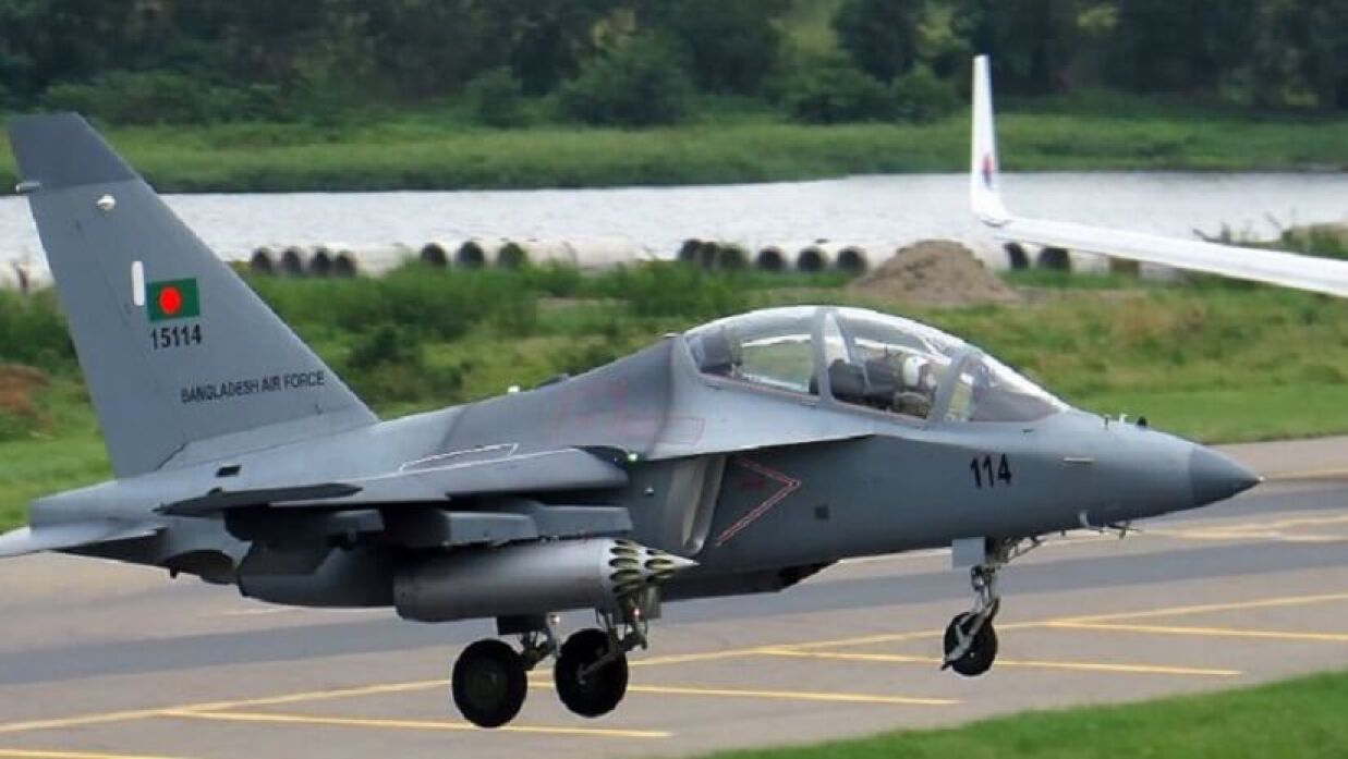 প্রশিক্ষণের পাশাপাশি যুদ্ধেও ব্যবহার করা যায় ইয়াক-১৩০ বিমান