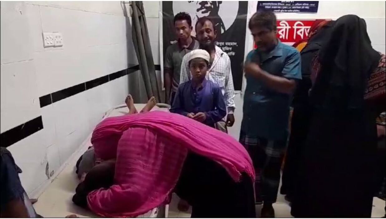 ছেলেকে মাদ্রাসায় ভর্তি করাতে গিয়ে পথে ট্রাকের ধাক্কায় সন্তানসহ মৃত্যু