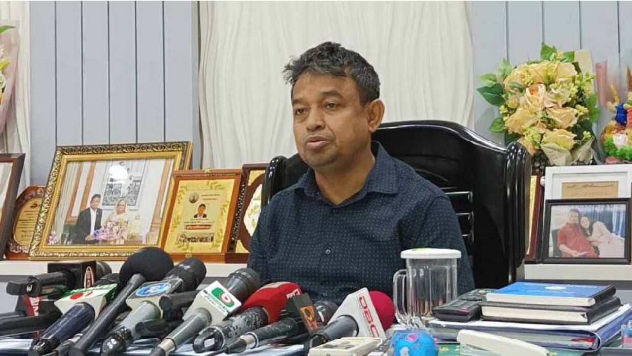 ডিবি কার্যালয়ে সাংবাদিকদের সঙ্গে আলাপ মোহাম্মদ হারুন অর রশীদ